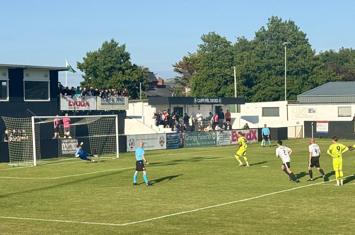 CPD Y Rhyl 1879 official (@rhylfc) on Twitter photo ⚫️ Half Time ⚪️
<a href="/OfficialPVFC/">Port Vale Football Club</a> lead at the break courtesy of a penalty.
CPD Y Rhyl 1879 - 0
Port Vale - 1
#sunnyrhyl ☀️ ⚫️ Half Time ⚪️
<a href="/OfficialPVFC/">Port Vale Football Club</a> lead at the break courtesy of a penalty.
CPD Y Rhyl 1879 - 0
Port Vale - 1
#sunnyrhyl ☀️
