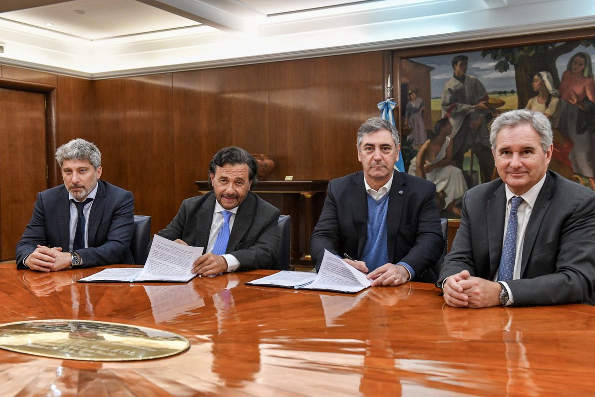 Después de muchas gestiones, acordamos con Nación que la Provincia se hará cargo de los trabajos en el tramo San Antonio de los Cobres – Mina Poma de la ruta nacional 51, un nexo clave para el corredor Bioceánico y para el desarrollo de toda la región.

Además, firmamos convenios