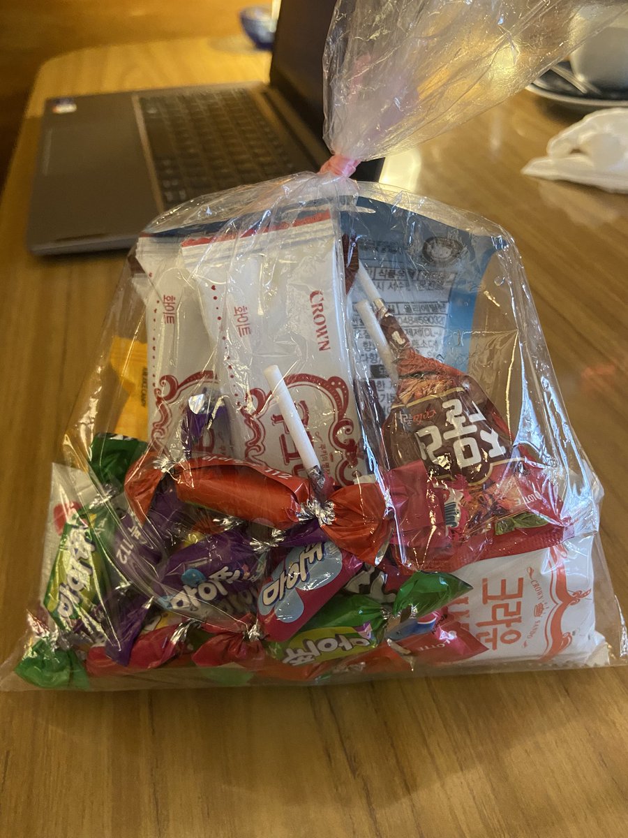 Noarun44's tweet image. Mi onni nos trajó dulcecitos de Corea ㅠㅠ  me awité aaaaa