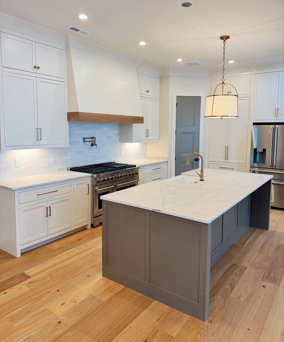 A kitchen that feels as effortless as it looks 🤍

The warm tones, thoughtful textures, and clean lines make it the kind of place you’ll want to slow down and savor.

Explore professional ranges here!
l8r.it/bXVm

📸: @focal_point_cabinetry