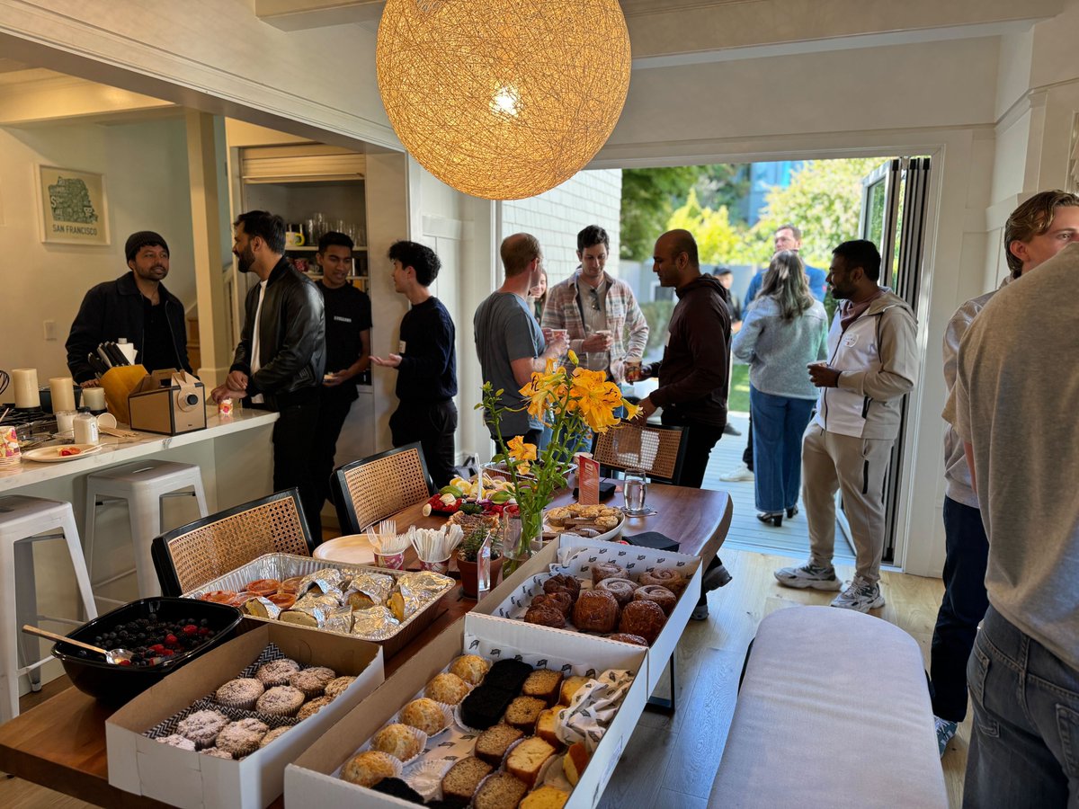 CRV's tweet image. Nearly three dozen brilliant founders and operators joined today’s edition of our Cereal 🥣 Entrepreneurs Breakfast 🥐Series. Hosted by @jamesgreen2016 and @verorellana02, we fueled up on bright ideas with leaders from the likes of @AnthropicAI @NotionHQ @pika_labs @WithPulley.