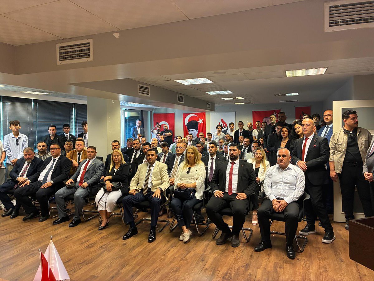 İlçe Başkanımız Mesut Şimşek Genel Başkanımız Prof. Dr. Ümit Özdağ'ın liderliğinde gerçekleştirilen ilçe başkanları toplantısına katılım gösterdi. İstanbul için çalışmaya devam edeceğiz. #neredekalmistik