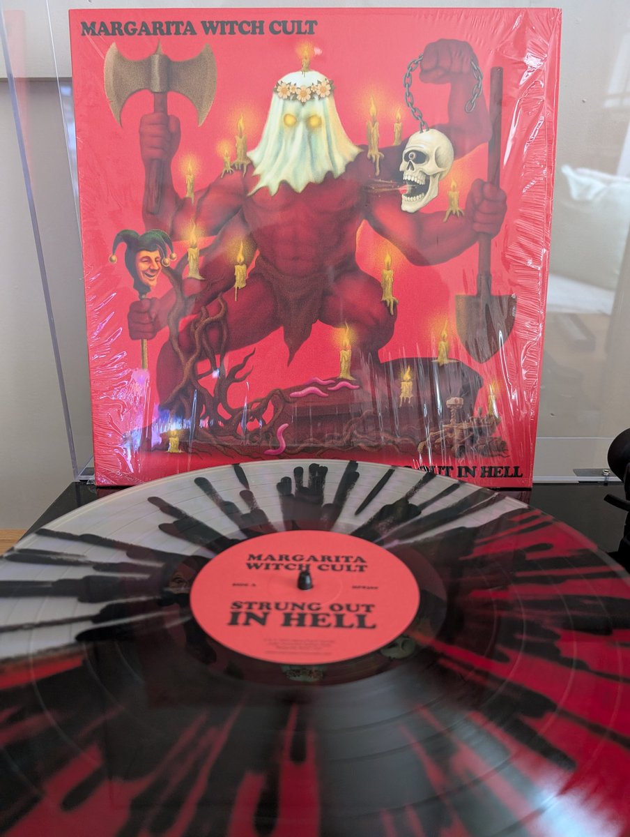 bigeuzi's tweet photo. #nowspinning #MargaritaWitchCult #StrungOutInHell #DoomMetal #StonerMetal #SabbathWorship #Riffs #vinylcollection

This got delivered today. It's not officially released until 18th July https://t.co/lOSzkJRSGs