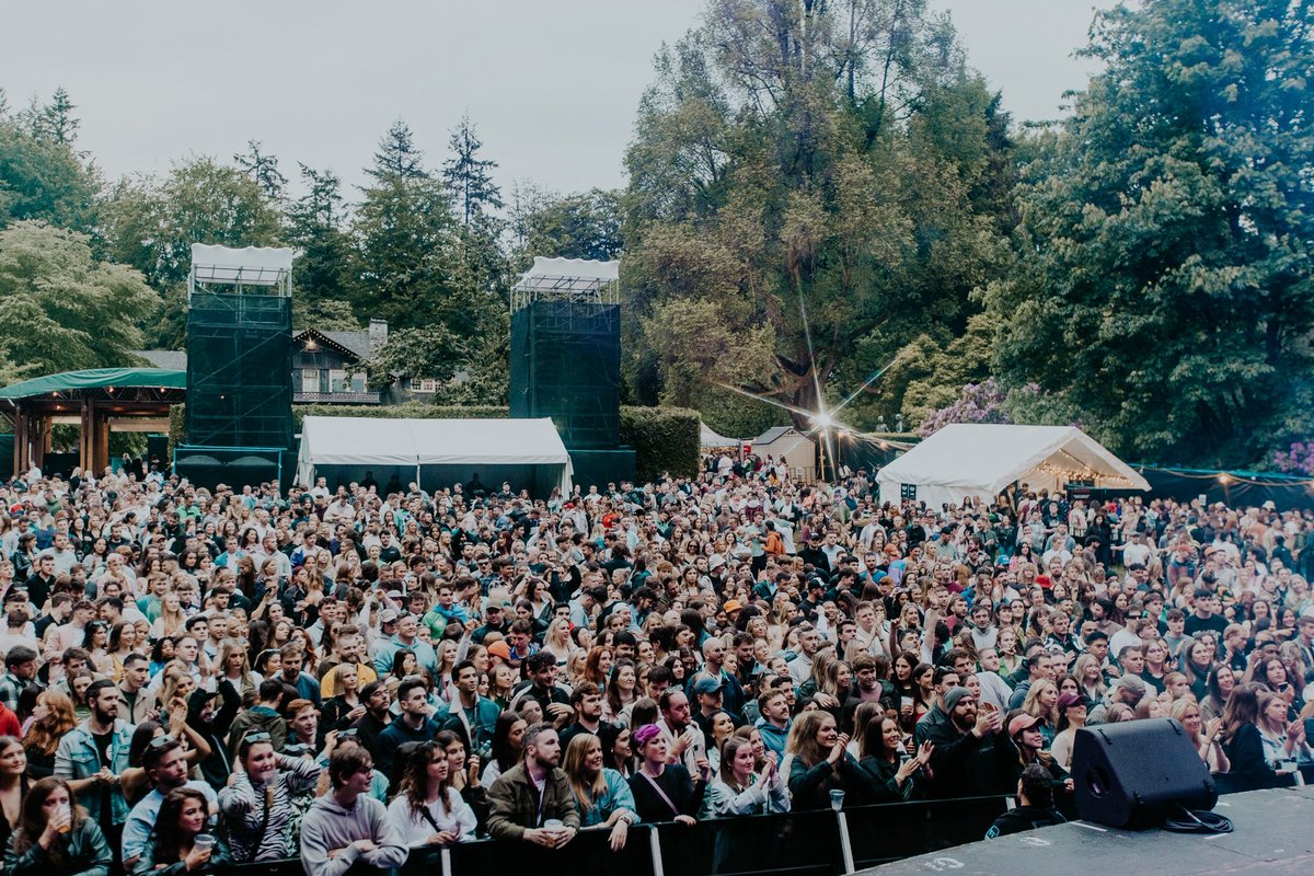 TheCoronas's tweet image. Throwback to our sold out show in Vancouver last year at the Malkin Bowl!! We will be back in your beautiful city kicking off our North American tour this Friday playing the The Vogue Theatre.. Can’t wait 🇨🇦 🇮🇪
Still a couple of tickets left here ⬇️
admitone.com/events/the-cor…