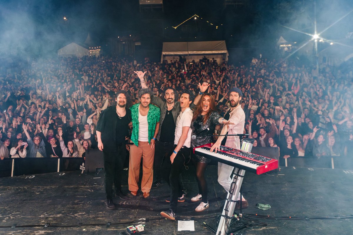 TheCoronas's tweet image. Throwback to our sold out show in Vancouver last year at the Malkin Bowl!! We will be back in your beautiful city kicking off our North American tour this Friday playing the The Vogue Theatre.. Can’t wait 🇨🇦 🇮🇪
Still a couple of tickets left here ⬇️
admitone.com/events/the-cor…