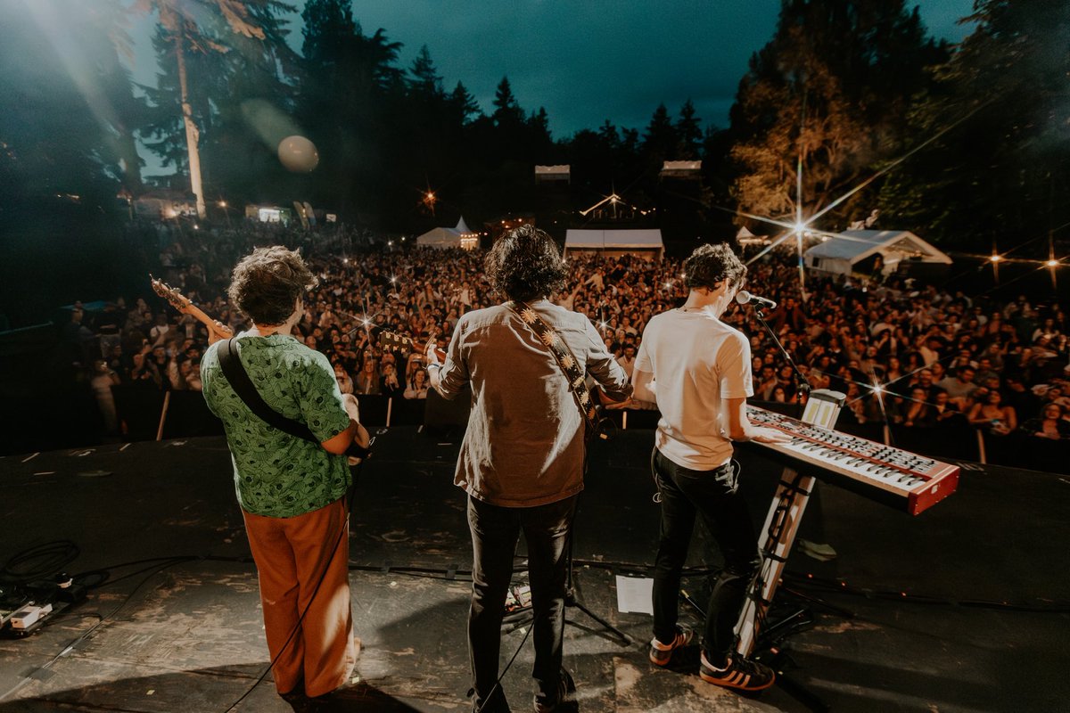 TheCoronas's tweet image. Throwback to our sold out show in Vancouver last year at the Malkin Bowl!! We will be back in your beautiful city kicking off our North American tour this Friday playing the The Vogue Theatre.. Can’t wait 🇨🇦 🇮🇪
Still a couple of tickets left here ⬇️
admitone.com/events/the-cor…