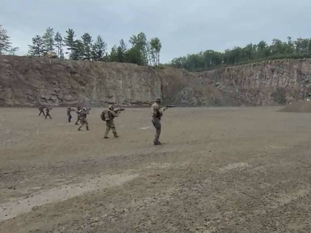 Canadian soldiers charged in alleged anti-government terror plot 

edmontonsun.com/news/canada/ca…