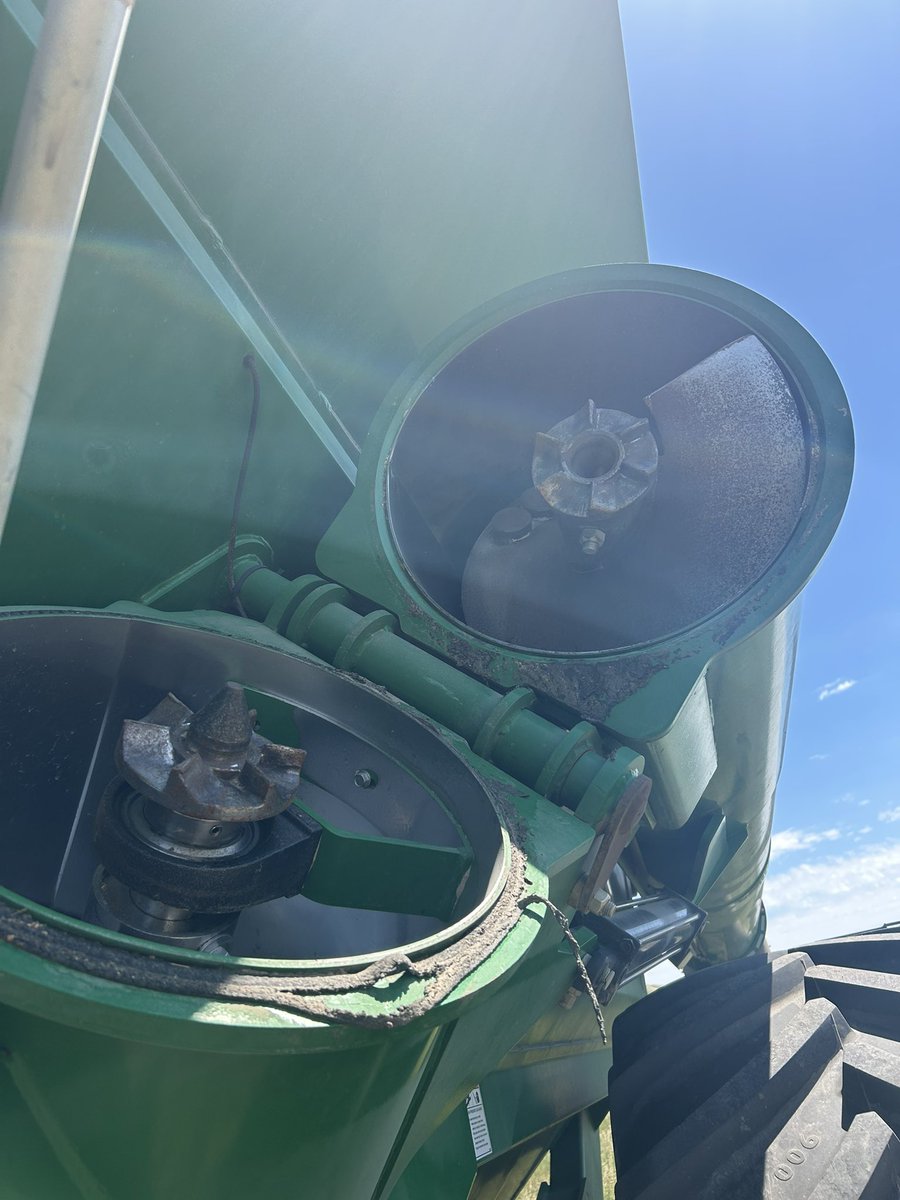 2017 Brandt 1020xr grain cart, excellent shape, libra scale, no cameras. Will be in McDougall’s July 23rd sale in emerald park.