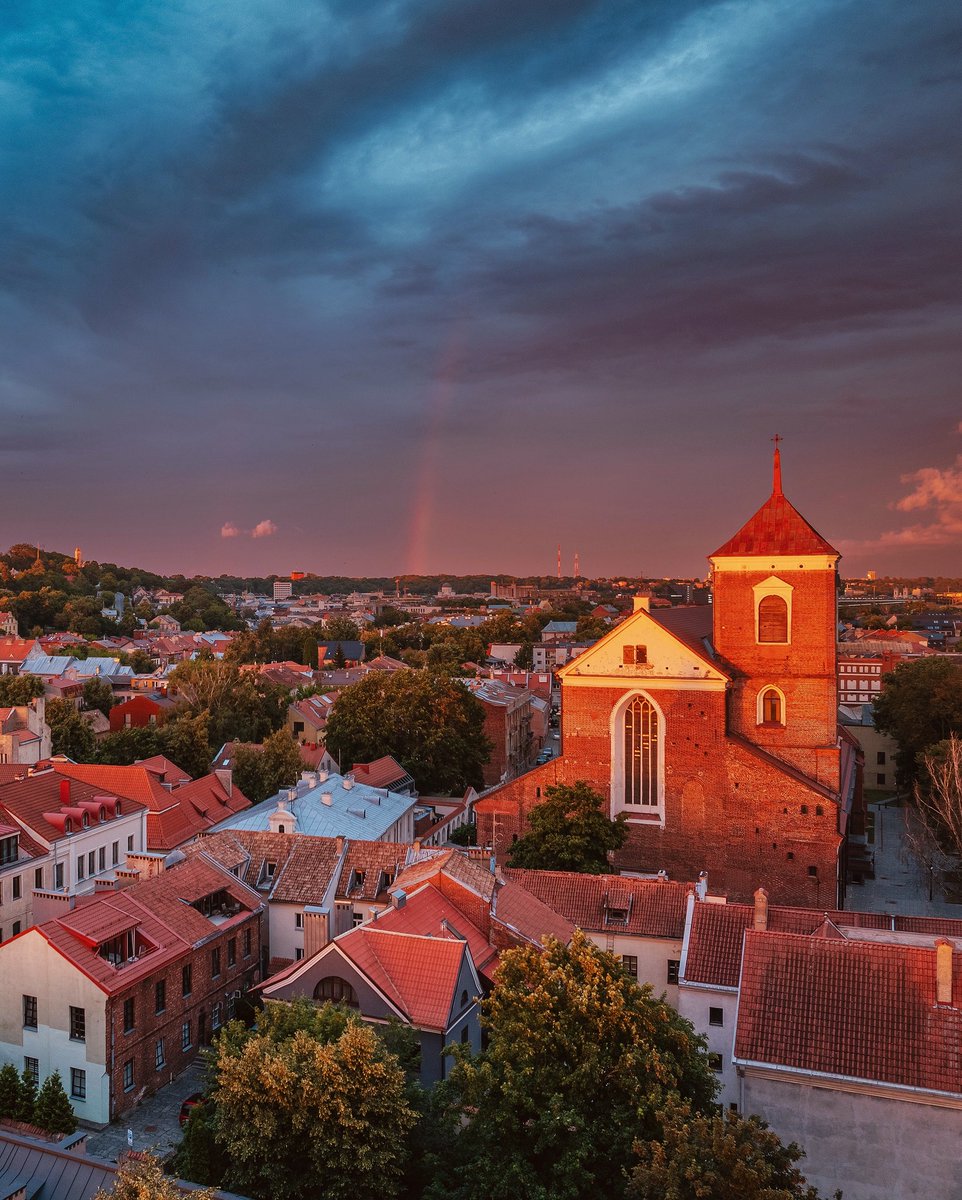 NejauNet's tweet image. #Kaunas #Lithuania #Lietuva #dronas #Mavic3 #mavic3pro #drone #kaunasaerial #vasara2025 #djimavic3pro #summer2025 #hasselblad #hasselbladdrone #kaunasoldtown #vakaras #senamiestis #kaunasoldtown #katedra #dangus #vaivorykste