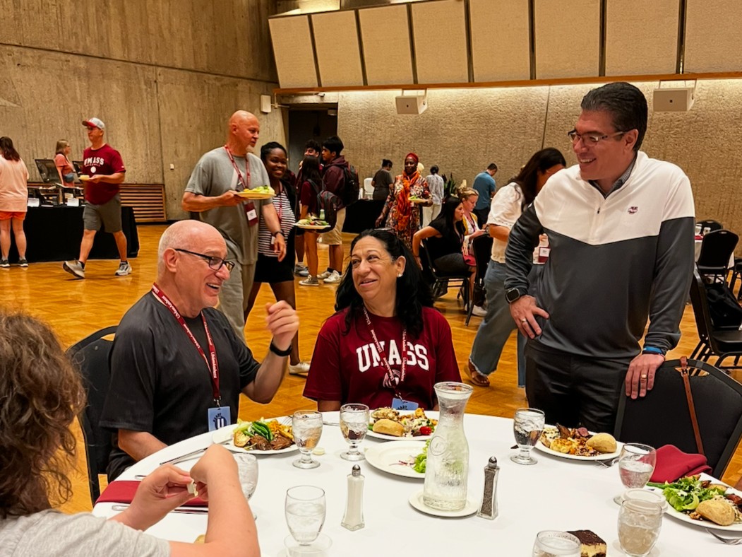 UMassChancellor's tweet image. Meeting families and friends of the #Classof2029 makes clear that our community-building begins well before move-in day. Welcome to the UMass family!
@new2umass