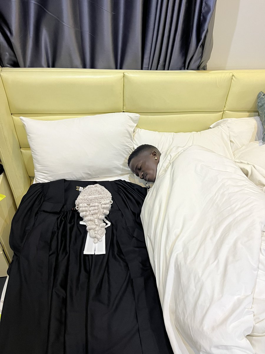 tobithekiddd's tweet image. How I’m sleeping tonight 😂

Tomorrow we’re uppp! My Call to Bar is tomorrow!🥹
As from tomorrow by the Grace of God, I’d be T.S. ADEYANJU ESQ!🥹✨
