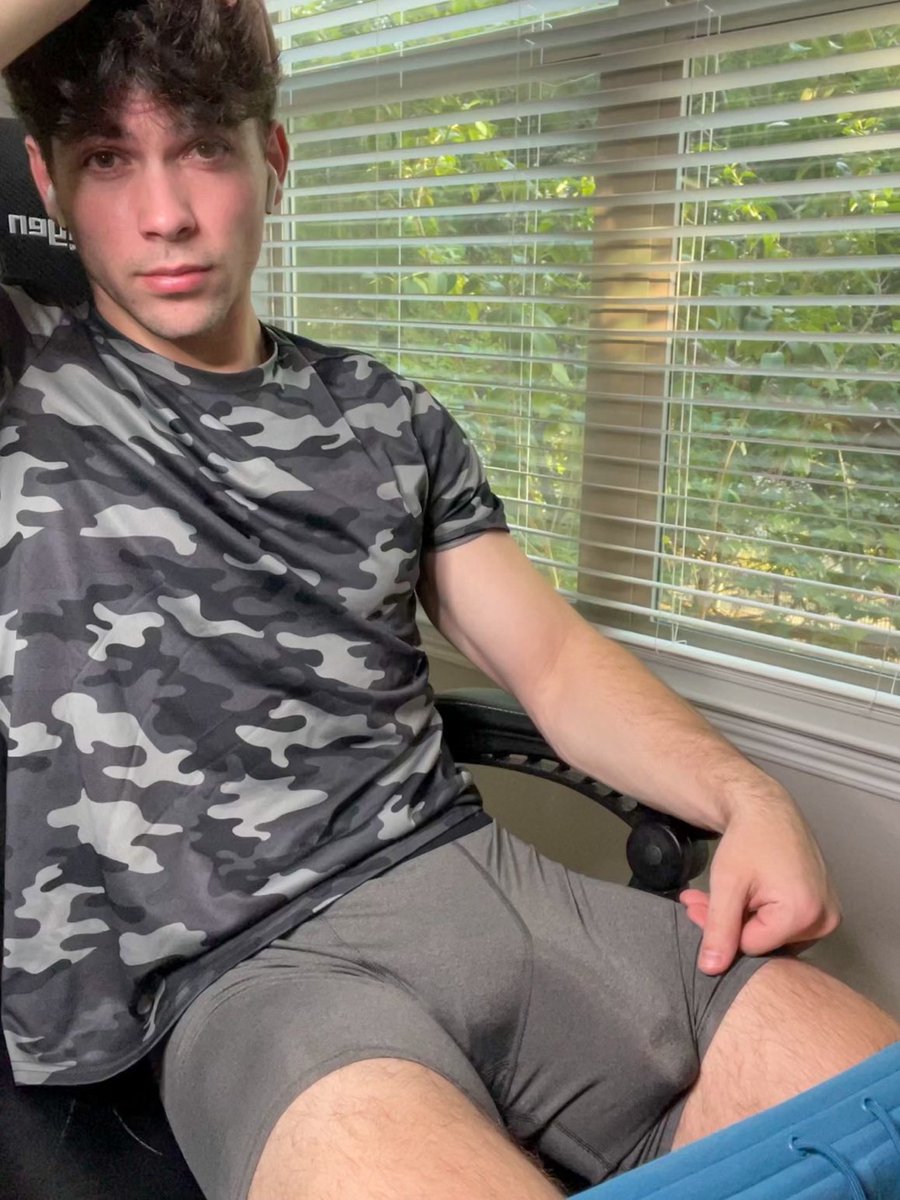 reply "hi" if i can send u a surprise 🍭