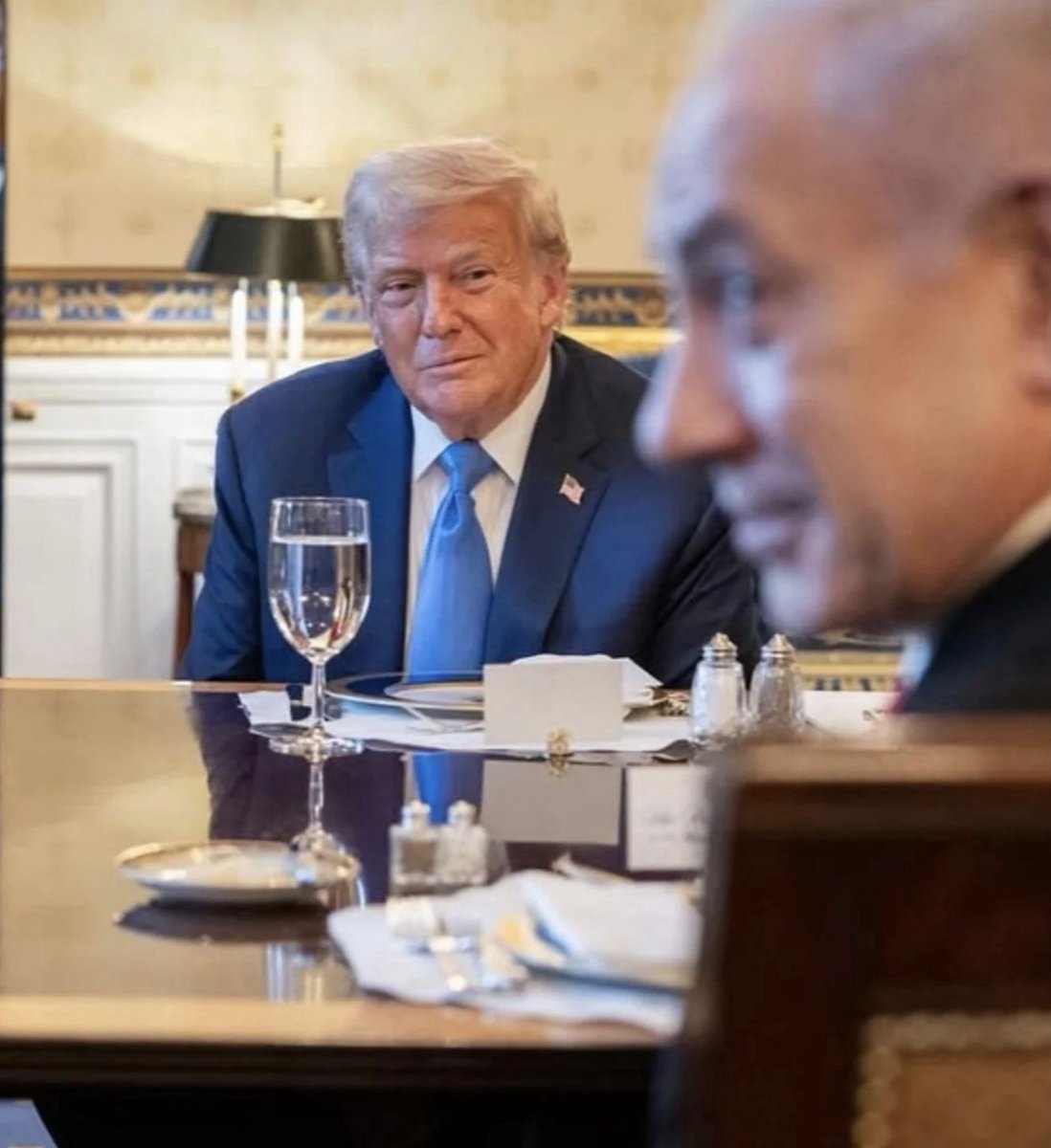 אשתי לא מסתכלת עלי כמו טראמפ על נתניהו