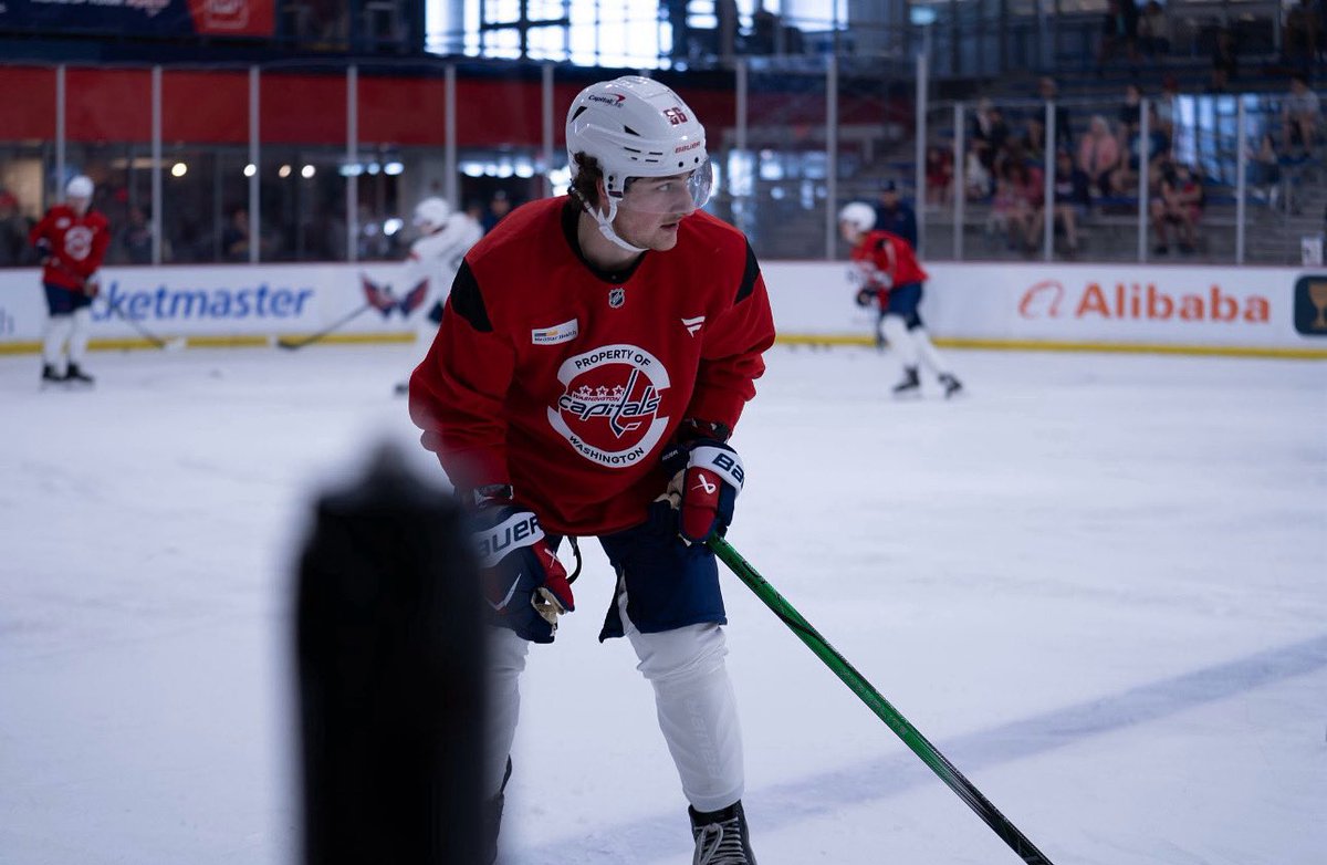 Another guy that we think definitely looks better in 🔴! Here’s Bulldog and @bchockeyleague alum Hayden Stavroff at the <a href="/Capitals/">Washington Capitals</a> development camp. #bulldogshockey #hockeyvalley