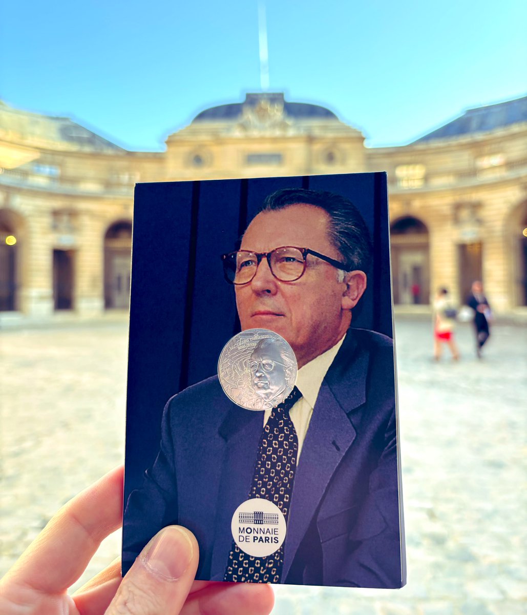 Ravi et ému de participer à ce beau moment : l’hommage de la <a href="/MonnaieDeParis/">Monnaie de Paris</a> à Jacques Delors, qui a bâti l’Europe parce qu’il aimait la France. 
Jacques Delors fut aussi un grand acteur du #Plan, qui avait été, selon ses mots, son expérience professionnelle la plus heureuse.