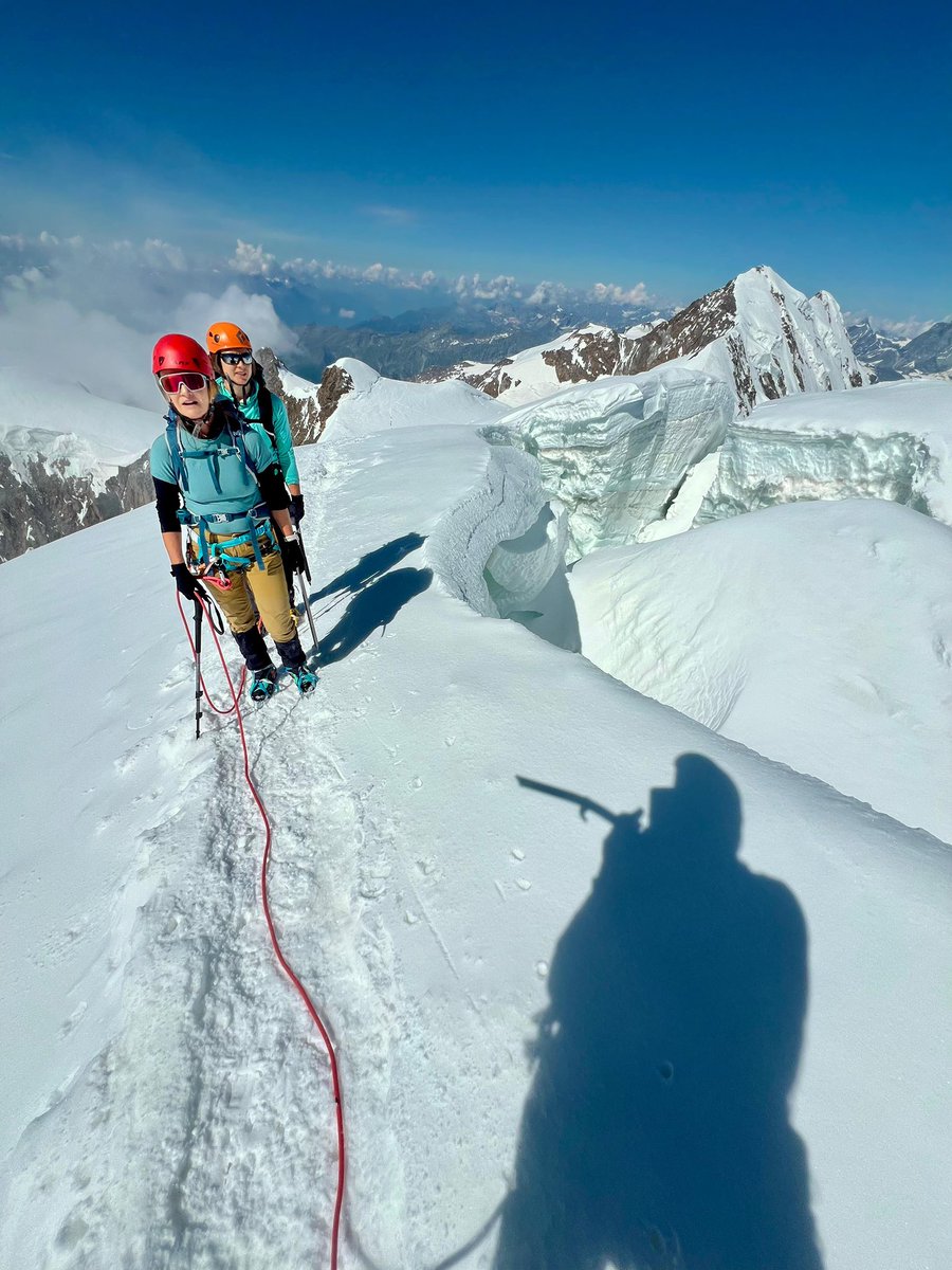 Monte Rosa Sun 😎
🏔️🎒❄️⛏️🇮🇹
Great photos from Fer guiding Heather &amp; Monica on Monte Rosa last week. Congratulations on ticking 6x 4000m peaks! Great efforts and awesome conditions.

〽️ icicle-mountaineering.ltd.uk/monterosa4000e…

#climbing #monterosa #gressoney #iciclemoutaineering #25anniversary