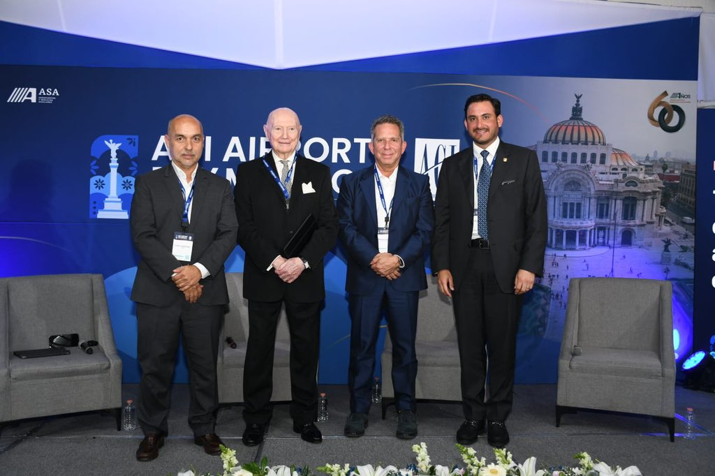El turismo y la aviación regional van de la mano. En el panel liderado por Eliseo Llamazares de <a href="/KPMG/">KPMG</a>, se discutió cómo los aeropuertos impulsan el desarrollo local y el empleo en destinos emergentes.
Junto a la Secretaria de Turismo de Nayarit, Grupo Posadas y GATM