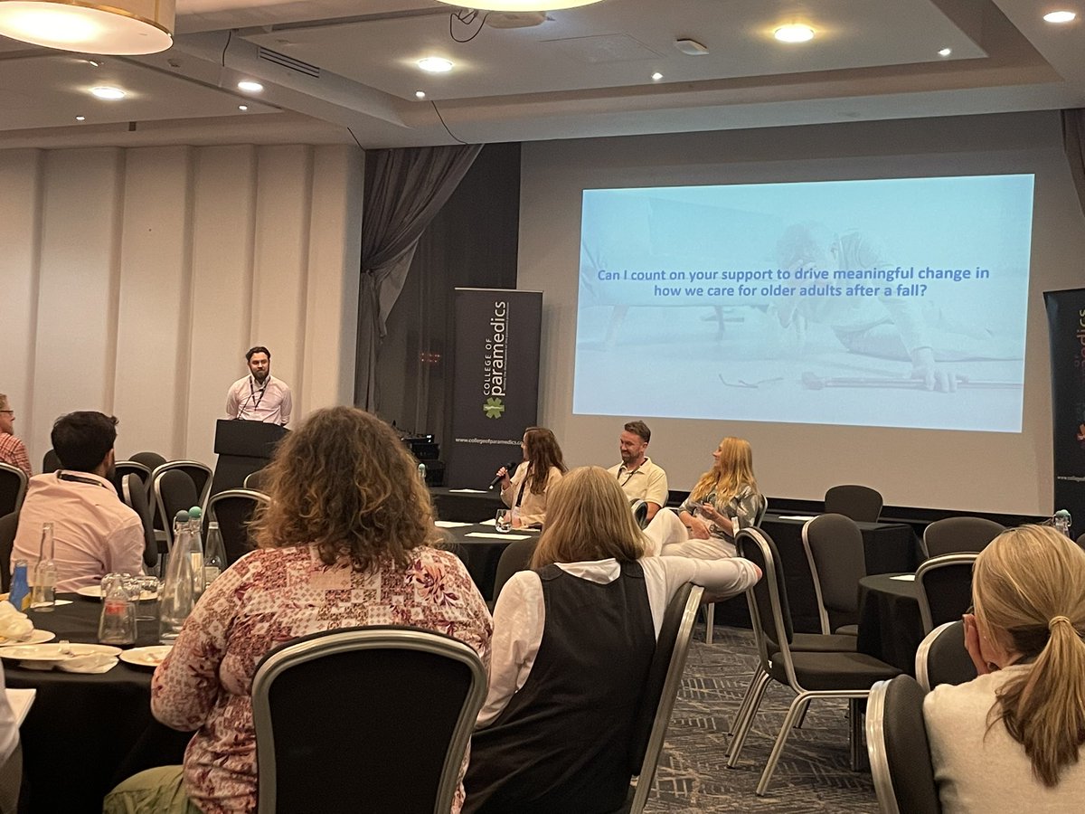 🐉 Dragons Den at the <a href="/ParamedicsUK/">College of Paramedics</a> National Research Conference. Ashley Reed pitching his proposal to develop a tool to score risk of rhabdomyolysis in older adults who have fallen… can this help avoid ED admission??!