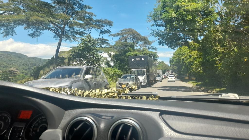 Señora <a href="/MinTransporteCo/">MinTransporte</a> para cuándo la intervención la vía Tunja Barbosa SanGil el deterioró de ésta vía es total
<a href="/InviasOficial/">Invías</a>
<a href="/petrogustavo/">Gustavo Petro</a>
<a href="/GustavoBolivar/">Gustavo Bolívar</a>
<a href="/DonIzquierdo_/">David Rozo</a>
Además la provincia de Vélez especialmente la zona de Puente Nacional hacia dentro sólo trochas 
<a href="/PactoCol/">Pacto Histórico Oficial</a>