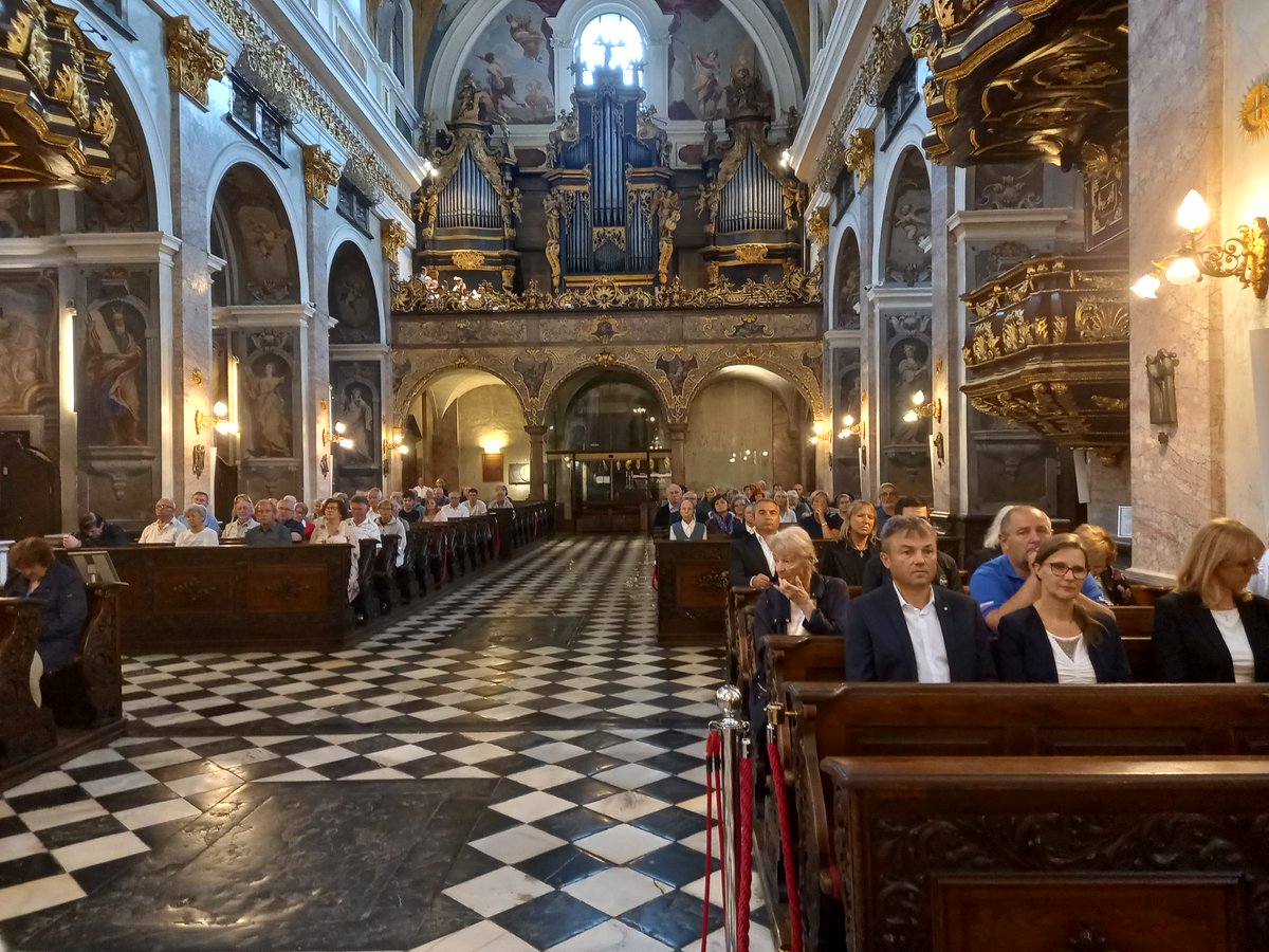 m_bostjan's tweet image. Danes, 8. 7., v Stolnici maša za domovino. Polna cerkev, po maši slovesnost v okviru #VSO. Dan zmage nad sovražnikom (JLA, SFRJ) bi moral biti narodni praznik. Vse države tako praznujejo. Nekoč bo Slovenija spet normalna, tedaj bo, v to verjamemo.