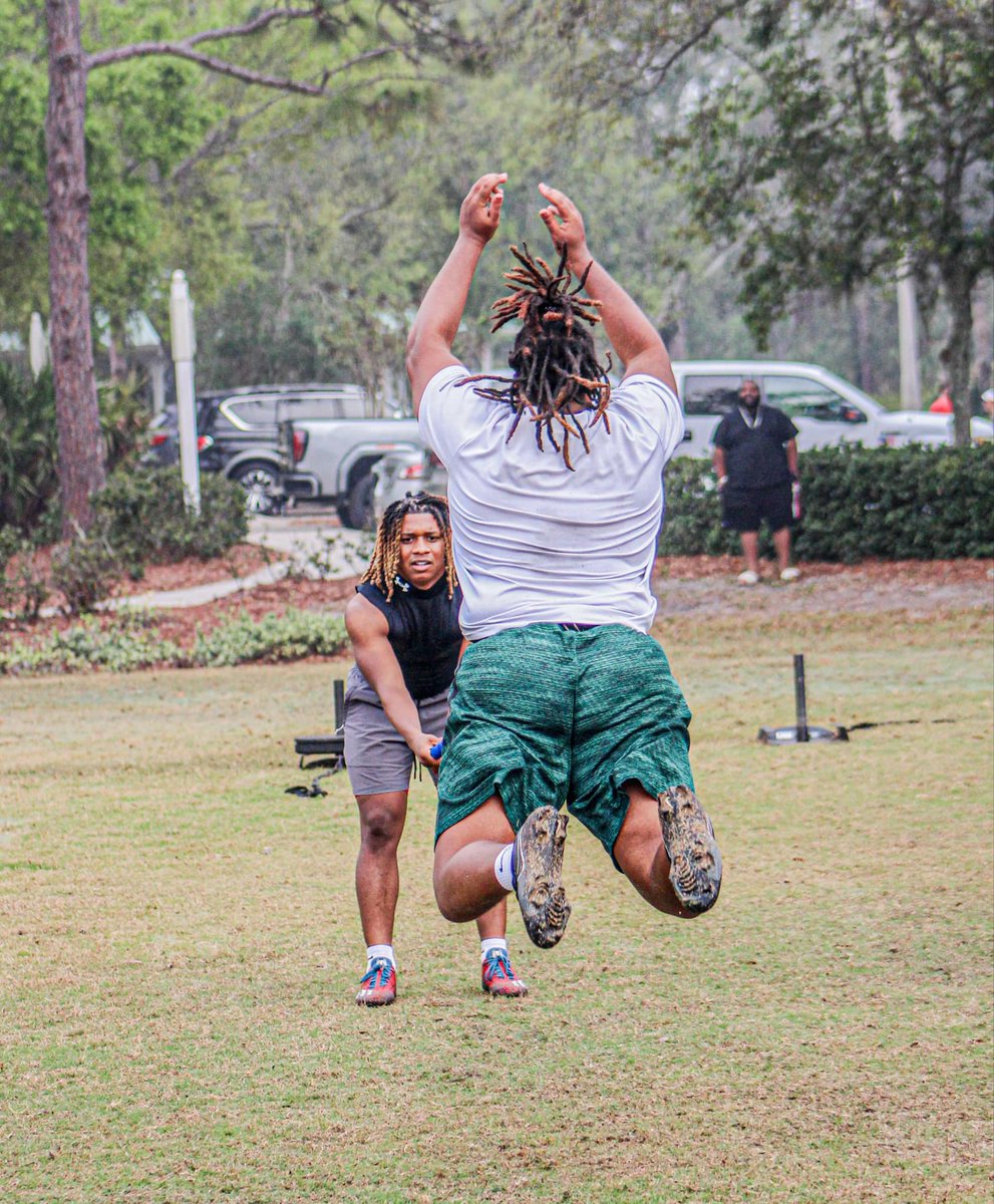 mcnairisrael's tweet image. No days off my weekends are made to put in work. Training with one of the best. 1% better daily. 🙏🏾🏈💪🏾
@TVanceCSCS
@VeniceIndianFB
@VeniceRecruit10
@jleee74
@john_p34
@247recruiting
@AdamSchefter
@Andy_Villamarzo
@McnairT