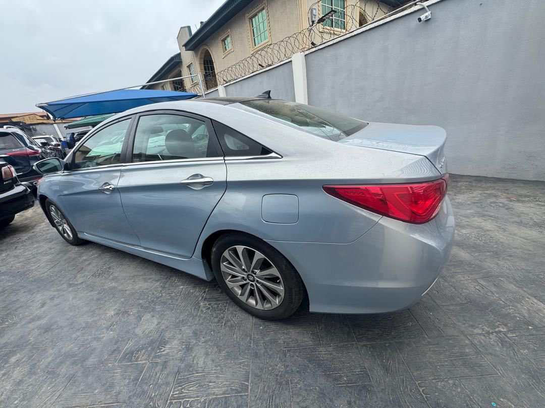 🚘: Foreign used 2014 Hyundai Sonata 
💰: 12,700,000 naira ($7.9k)

- Full option

To book an inspection;
Call: 07041468482