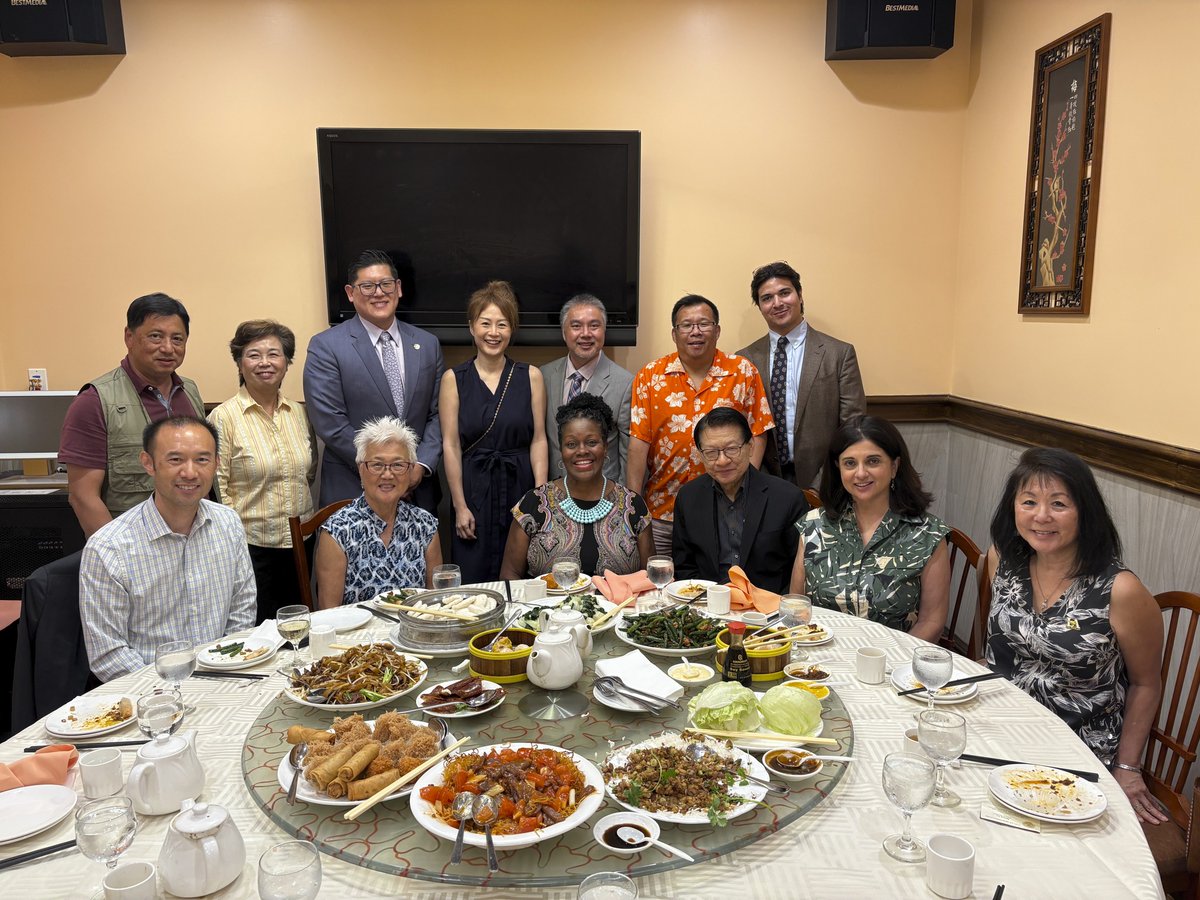 CalStateLA's tweet image. President Eanes joined San Gabriel Valley civic leaders and community leaders for a powerful luncheon hosted by @camLAorg!
We explored ways to expand academic access, create Pre-K-to-college pipelines, empower AAPI alumni, & strengthen support for faculty & staff advancement.