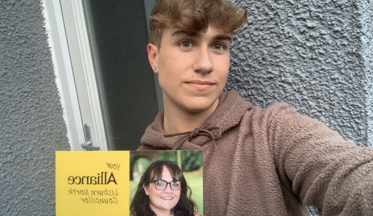 shayfox2621's tweet image. 🟨Alliance Youth
📍Lisburn North DEA
Excited to be in Lagan Valley this evening, delivering calling cards on behalf of @NicolaParker_5 with her amazing team
Great reception from residents in Derriaghy ! 💛😊