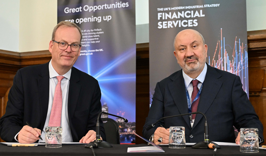 Türkiye ve İngiltere arasında dış ticaret ve ihracat finansmanını güçlendirmek, aktif diyalog ve etkileşimi sürdürmek amacıyla işbirliği protokolü yapıldı.
Haberin ayrıntılarını eurovizyon.co.uk adresindeki haber sitemizde okuyabilirsiniz