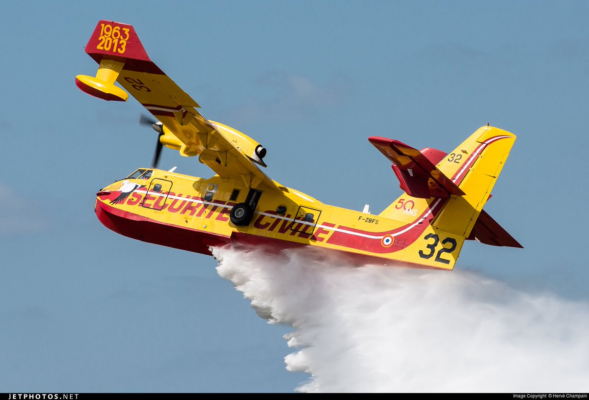 airplusnews's tweet image. 🇫🇷 Les vrais héros ne portent pas de cape ! 🔥👩🏼‍✈️🔥👨🏻‍🚒