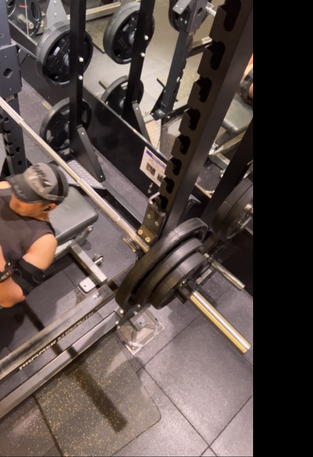 ベンチプレス

４日間もジム休むと
あれもこれもやりたい🤣
ベンチの後の
胸の疲労感がたまらん
100㎏超えは一味違うんかな？
楽しみやなぁ