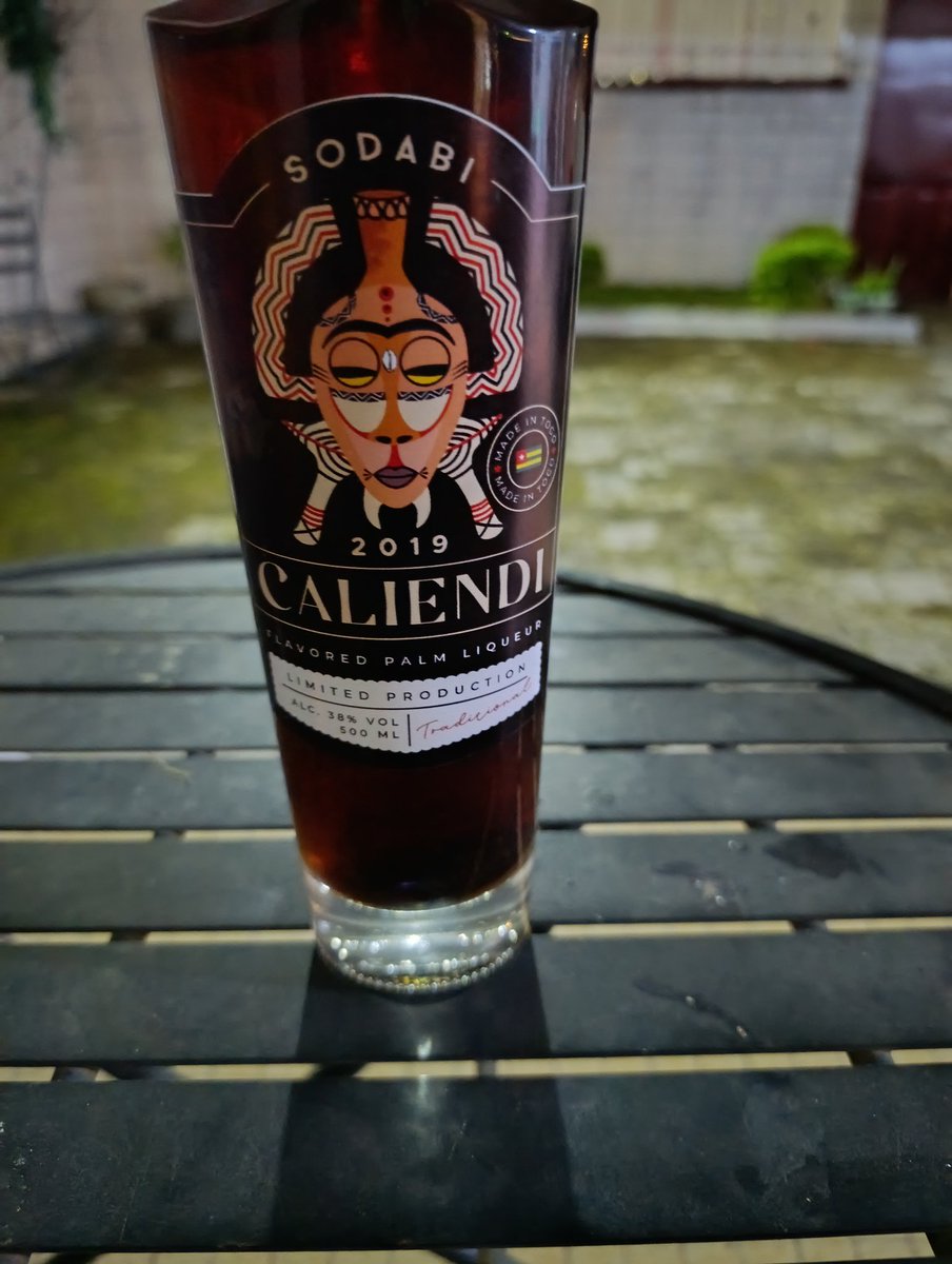 Jean-Francis AHANDA (@jeanfrancis) on Twitter photo Sodabi : eau-de-vie de vin de palme. Sodabi : eau-de-vie de vin de palme.