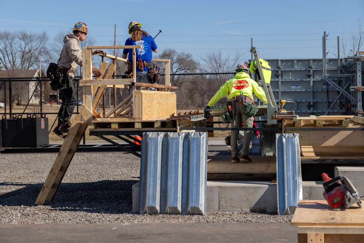 This #TrainingTuesday, lets throw it back to our first bridge class with this mockup at our Merrillville training center! World class carpenters deserve world class training setups 💪😎

#CMWCarpenters #UnionProud #BuildWithUs
