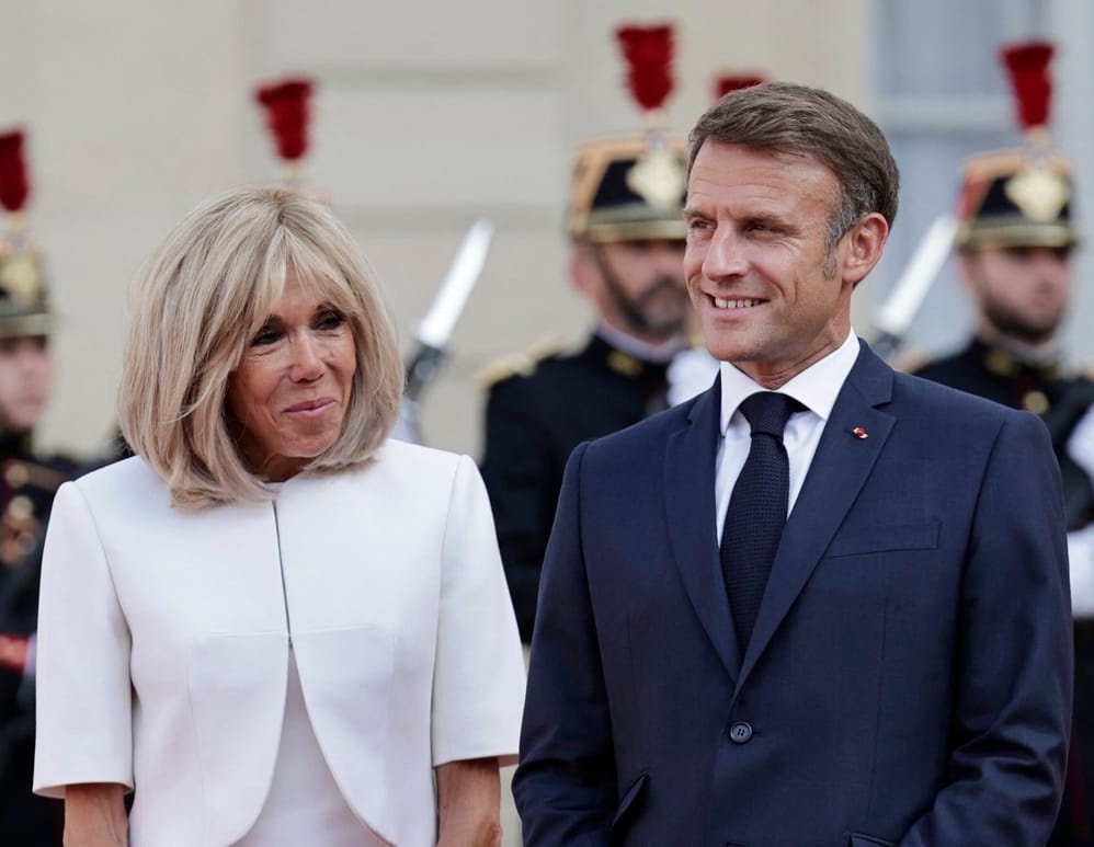 MorrisBrightMBE's tweet image. "I don't mind the equality and fraternity, but I'm not having you taking any liberties!"
#FrenchStateVisit #CarryOn #DontLoseYourHead #ViveLaFrance