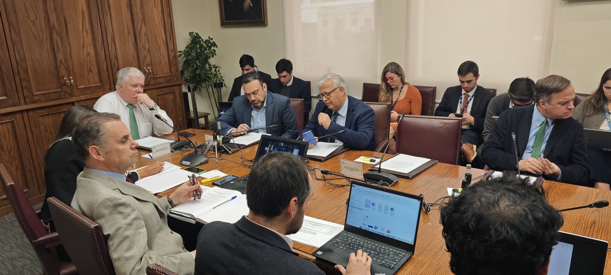 Gastón Saavedra (@gastonsaavedra) on Twitter photo Ahora en sesión de Comisión de Transporte del <a href="/Senado_Chile/">Senado Chile</a> continuamos la discusión en particular, del proyecto de ley mejora la competencia dentro cabotaje marítimo. Ahora en sesión de Comisión de Transporte del <a href="/Senado_Chile/">Senado Chile</a> continuamos la discusión en particular, del proyecto de ley mejora la competencia dentro cabotaje marítimo.