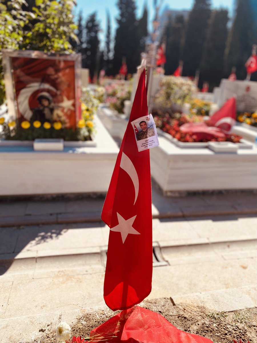 Bir yiğidin ebediyete uğurlanışı..
Şehit Ahmet Gültekin 
08.07.2025 🥀