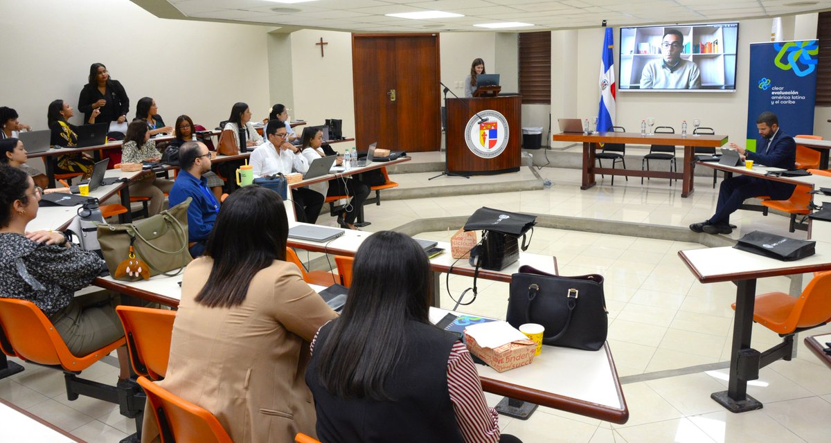 Clear_Lac's tweet image. 🎉 ¡Finalizamos con éxito el curso “Introducción al monitoreo y evaluación de políticas públicas” en República Dominicana! Organizado por @Clear_Lac junto al @MinEconomiaRD, el curso reunió a 40 profesionales comprometidos con mejorar la toma de decisiones públicas a través del…