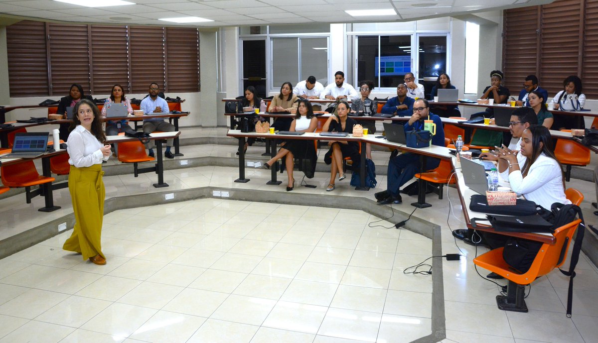 Clear_Lac's tweet image. 🎉 ¡Finalizamos con éxito el curso “Introducción al monitoreo y evaluación de políticas públicas” en República Dominicana! Organizado por @Clear_Lac junto al @MinEconomiaRD, el curso reunió a 40 profesionales comprometidos con mejorar la toma de decisiones públicas a través del…