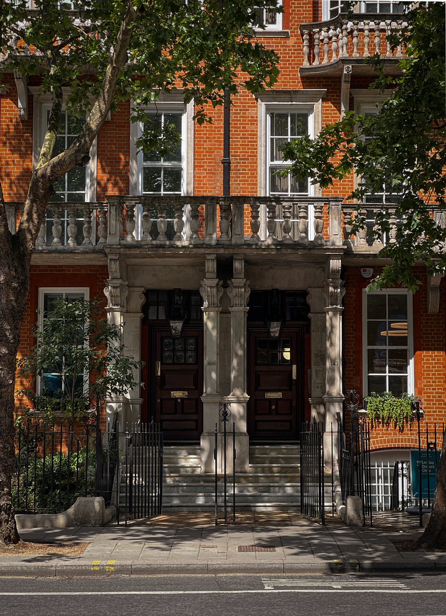 seekingxplorer's tweet image. Buckingham Palace Road, London