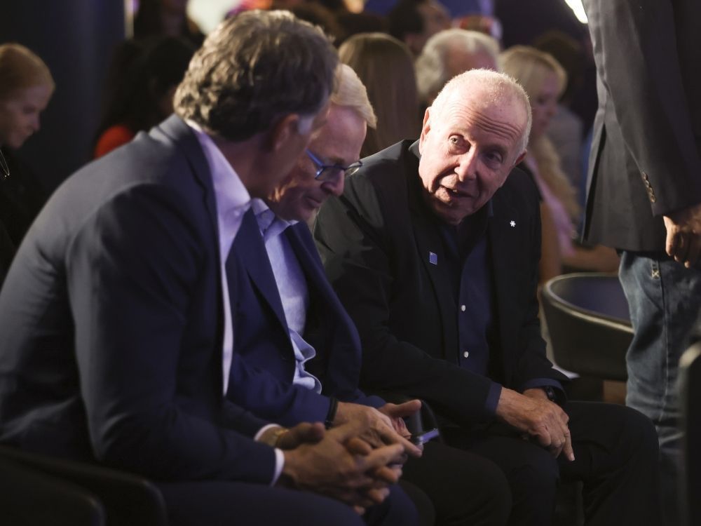 SIMMONS: Celebrating Larry Tanenbaum, the great Toronto sports owner who wasn't really the owner 

edmontonsun.com/sports/hockey/…