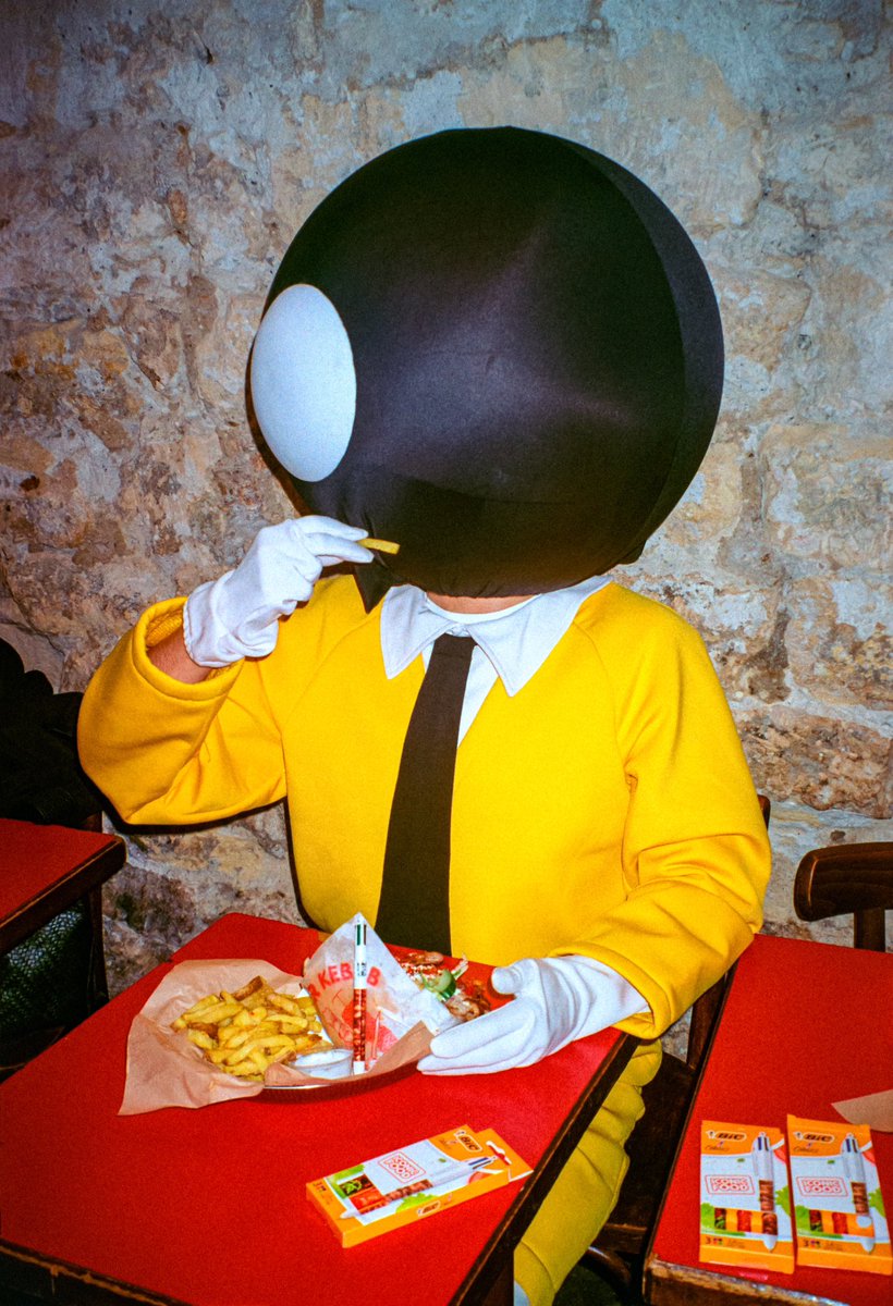 maximevisticot's tweet image. J’ai photographié la sortie des stylos BIC kebab, pizza et burger à l’argentique 🥙🎞️