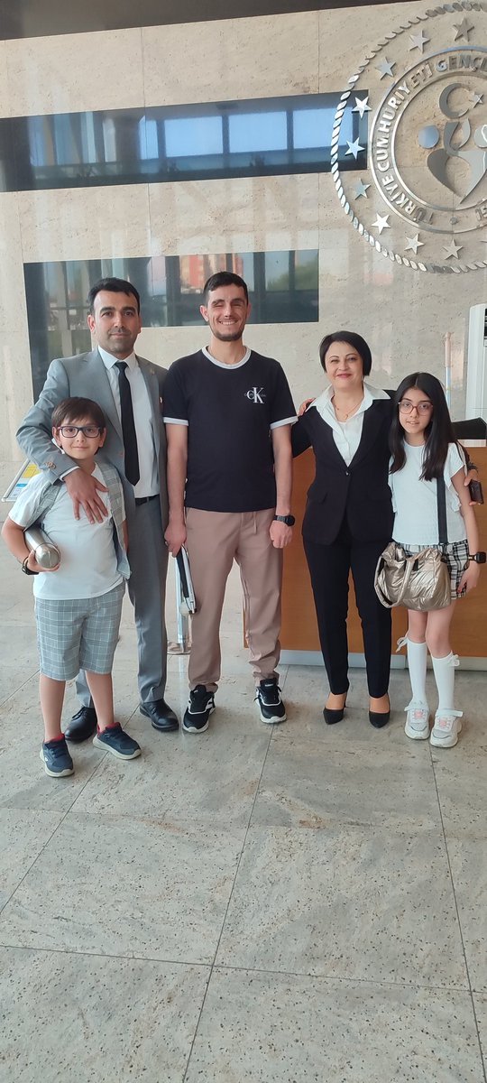 Bugün Dernek olarak, Gazilerimizin savaş travmalarını atlatabilmesi ve bu travmaların neden olabileceği olumsuzlukları zamanında bertaraf edebilmek amacıyla; Gazi rehabilitasyonuna katkı sunacak projeleri değerlendirmek üzere Gençlik ve Spor Bakanlığımızdaydık.

Bizleri içten,