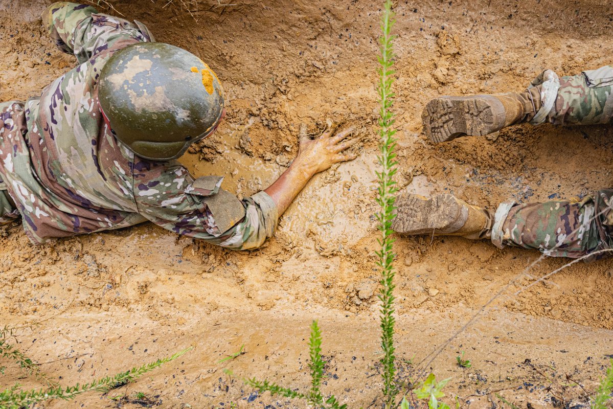 MCoEFortBenning's tweet image. Early mornings and rigorous physical demands define the initial phase of #Infantry One Station Unit Training, shaping individuals ready to face any challenge.
To see more photos go here: fortbenning.smugmug.com/Infantry-Schoo…
.
.
.
📸 : U.S. Army photos by Capt. Stephanie Snyder
