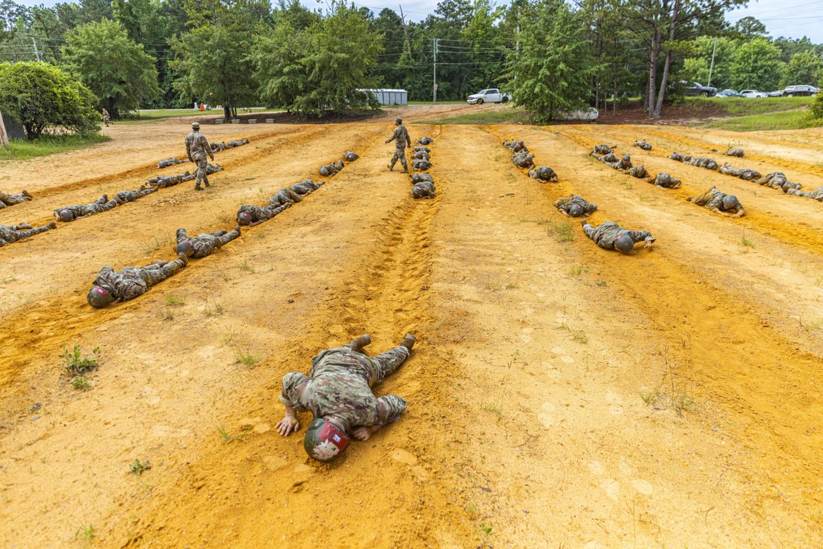 MCoEFortBenning's tweet image. Early mornings and rigorous physical demands define the initial phase of #Infantry One Station Unit Training, shaping individuals ready to face any challenge.
To see more photos go here: fortbenning.smugmug.com/Infantry-Schoo…
.
.
.
📸 : U.S. Army photos by Capt. Stephanie Snyder