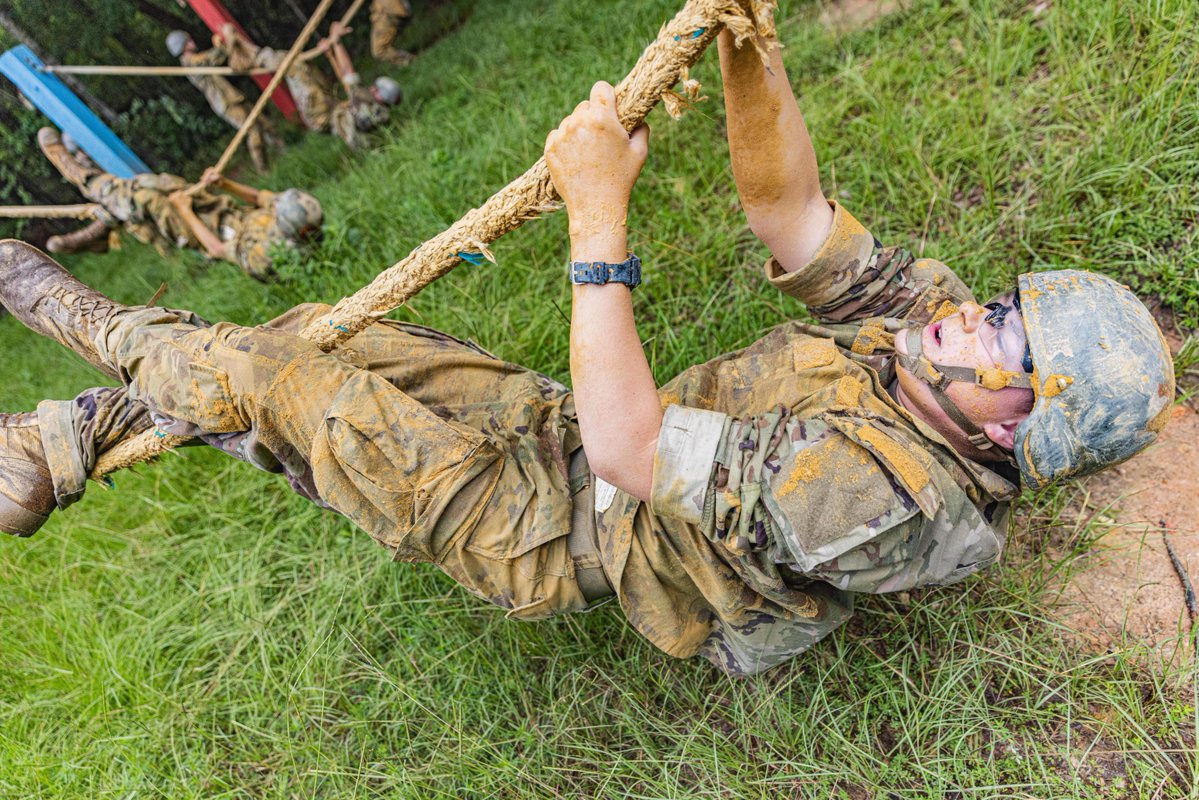 MCoEFortBenning's tweet image. Early mornings and rigorous physical demands define the initial phase of #Infantry One Station Unit Training, shaping individuals ready to face any challenge.
To see more photos go here: fortbenning.smugmug.com/Infantry-Schoo…
.
.
.
📸 : U.S. Army photos by Capt. Stephanie Snyder