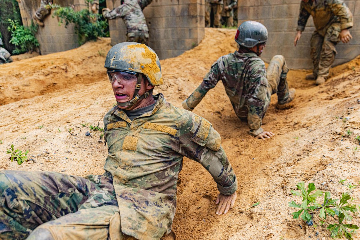 MCoEFortBenning's tweet image. Early mornings and rigorous physical demands define the initial phase of #Infantry One Station Unit Training, shaping individuals ready to face any challenge.
To see more photos go here: fortbenning.smugmug.com/Infantry-Schoo…
.
.
.
📸 : U.S. Army photos by Capt. Stephanie Snyder
