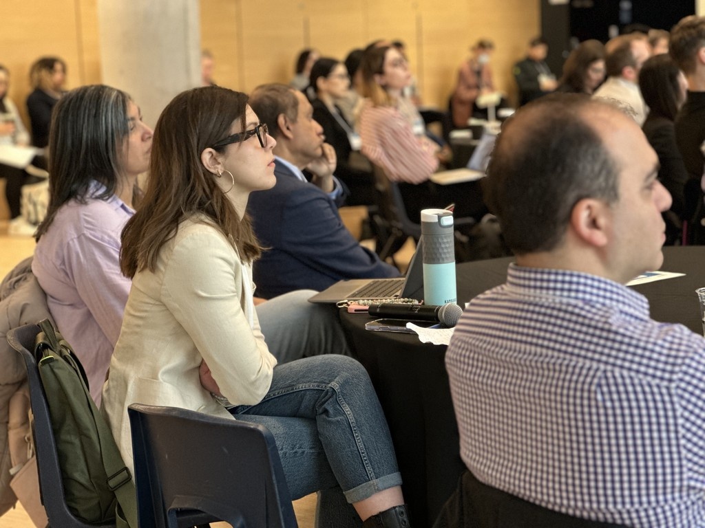 Sandra Rotman Centre for Health Sector Strategy (@sandrarotmanctr) on Twitter photo At the 8th Annual Rotman Research Roundtable, Amir Rastpour used dynamic programming to tackle scheduling delays in mental health services.
Hosted by <a href="/SandraRotmanCtr/">Sandra Rotman Centre for Health Sector Strategy</a> & <a href="/mdal_rotman/">Management Data and Analytics Lab</a>
🎥 Watch: rotman.utoronto.ca/faculty-and-re…
#RotmanRoundtable #MentalHealth #HealthOps At the 8th Annual Rotman Research Roundtable, Amir Rastpour used dynamic programming to tackle scheduling delays in mental health services.
Hosted by <a href="/SandraRotmanCtr/">Sandra Rotman Centre for Health Sector Strategy</a> & <a href="/mdal_rotman/">Management Data and Analytics Lab</a>
🎥 Watch: rotman.utoronto.ca/faculty-and-re…
#RotmanRoundtable #MentalHealth #HealthOps