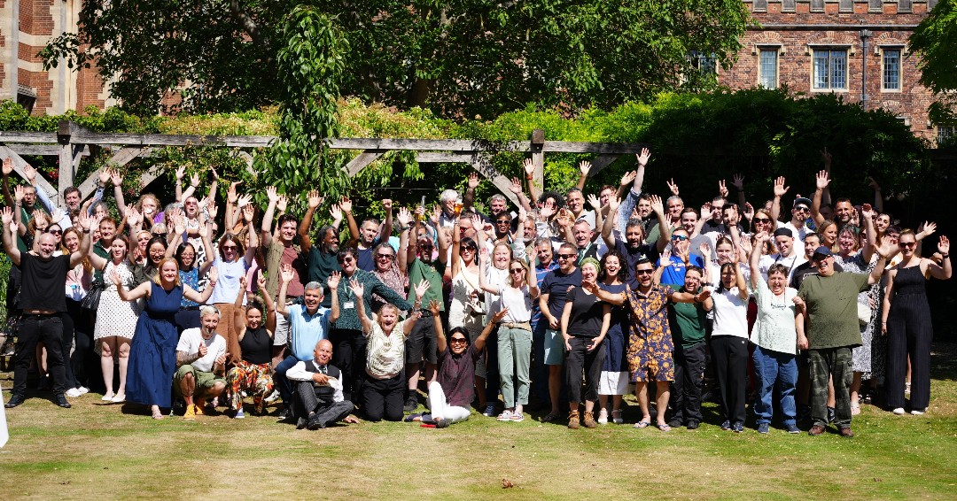 QueensCam's tweet image. Last Friday, the staff of Queens' College were invited to a BBQ to celebrate Mohamed El-Erian's time as President. It was a wonderful afternoon filled with laughter and lots of yummy food. Plus, Mohamed received his leaving gift from the staff, a signed QPR shirt. 🍔🍗☀️