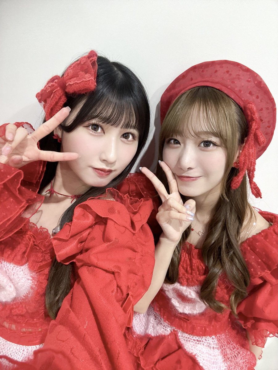 yamamoto_anna_'s tweet photo. お誕生日おめでとう♥️🎶
しょこの笑顔をみるとメンバーも
ファンの方もみんなうれしくなっちゃう

たまにつっこんでくれるお姉さんなとこも
妹しょこもすきだ☺️🫶🏻

時にはたくさん甘えてすくすく育ってね👶🏻

#瀧脇笙古生誕祭2025 https://t.co/3Bz0SiDnjA