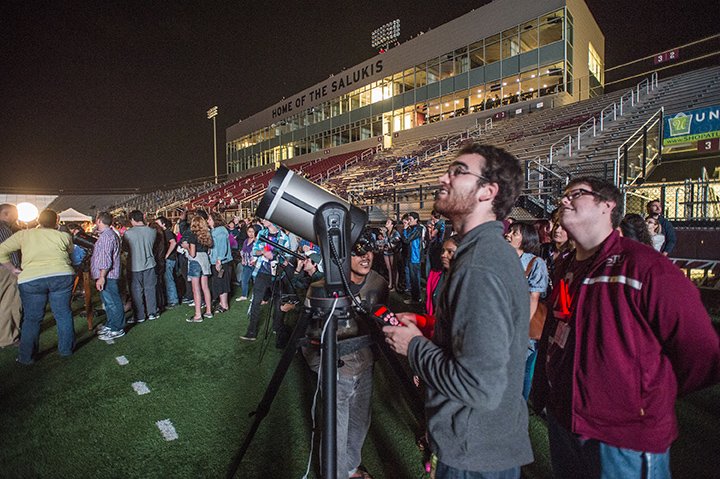 Hey stargazer! Interested in astronomy? 🔭

The NASA Night Sky Network has events across the country to help you spot a star, peek at a planet &amp; gaze at a galaxy. 🪐

Check their website to find astronomy club events in your area! science.nasa.gov/skywatching/ni…